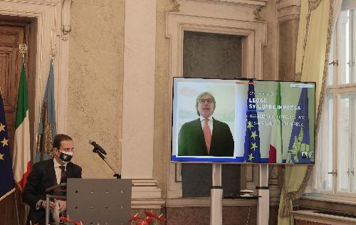 L'assessore regionale alle Attività produttive e Turismo Sergio Emidio Bini  durante il suo intervento in videoconferenza